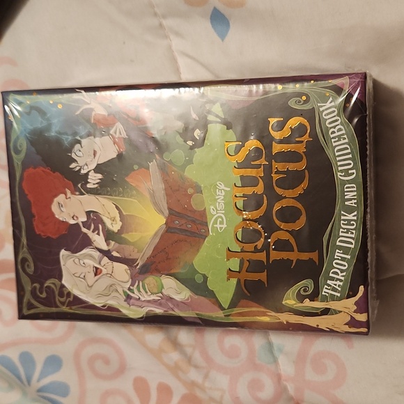 Hocus Pocus Tarot deck & guide book - Picture 3 of 3